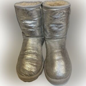 UGG METALLIC SILVER LEATHER SHEARLING LINED SLIP ON CLASSIC SHORT AUSTRALIA BOOT